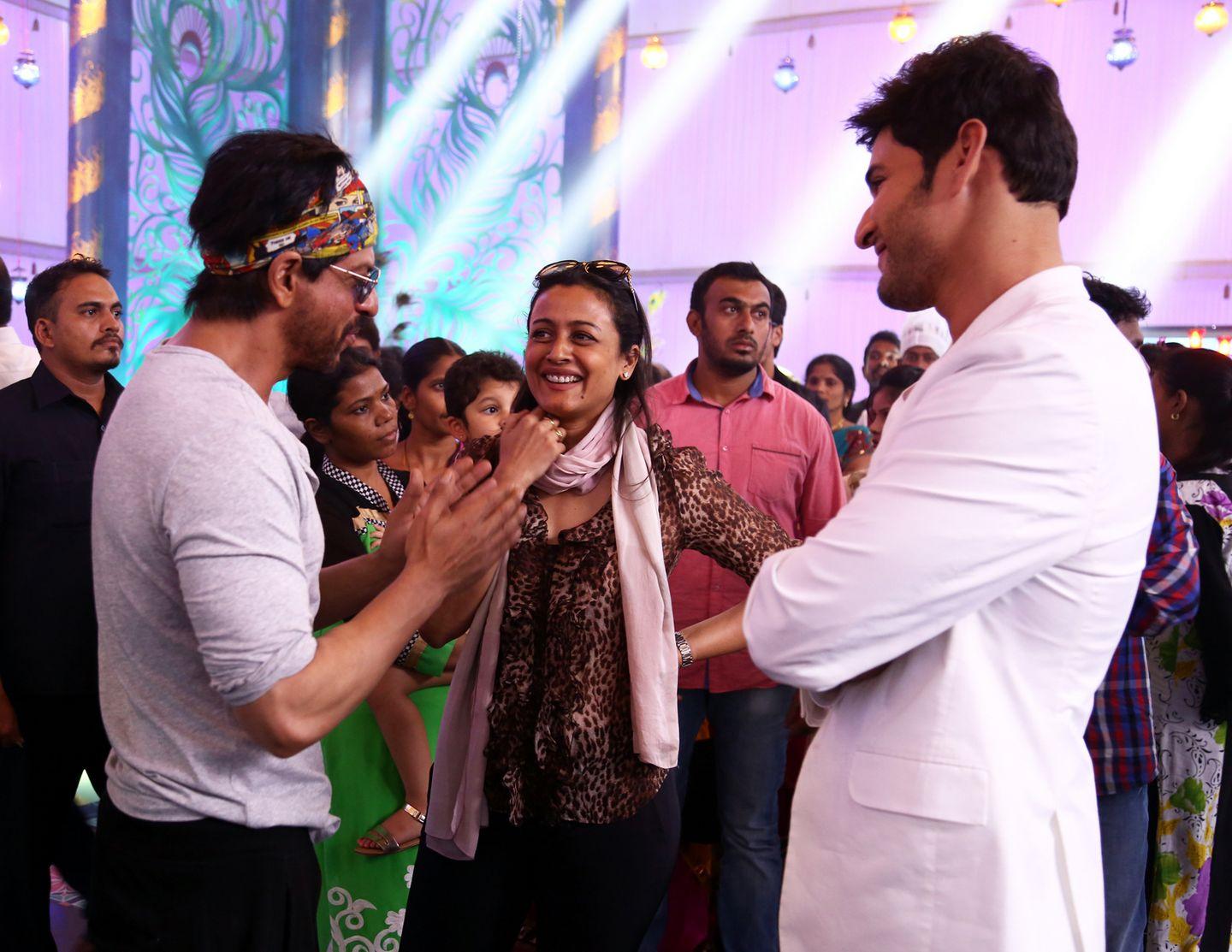 Shahrukh Khan & Mahesh Babu at Brahmotsavam Set Photos