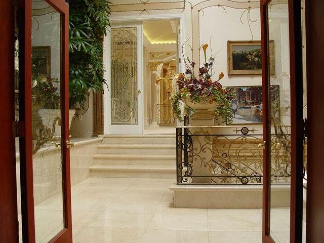 Shahrukh Khan House Mannat Inside Pics