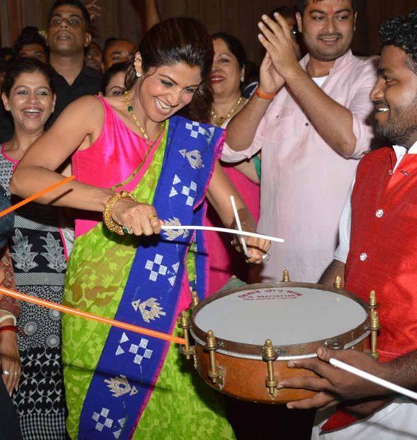 Shilpa Shetty Dancing Crazily At Ganpati Visarjan 2015 Photos