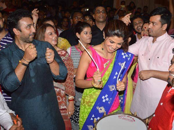 Shilpa Shetty Dancing Crazily At Ganpati Visarjan 2015 Photos
