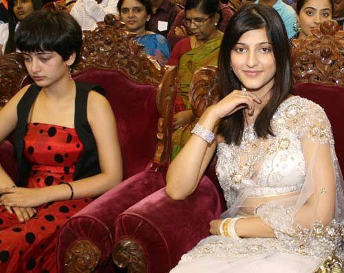 Shruti Hassan & Akshara Hassan Photo Collections