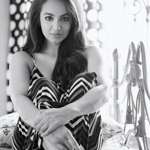 SIDE ACTRESS: Tejaswi Madivada Rare & Unseen Photos