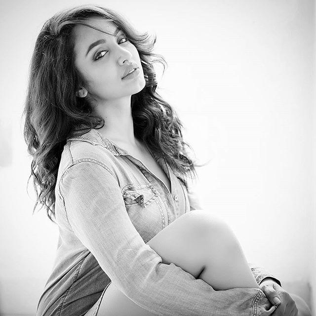 SIDE ACTRESS: Tejaswi Madivada Rare & Unseen Photos