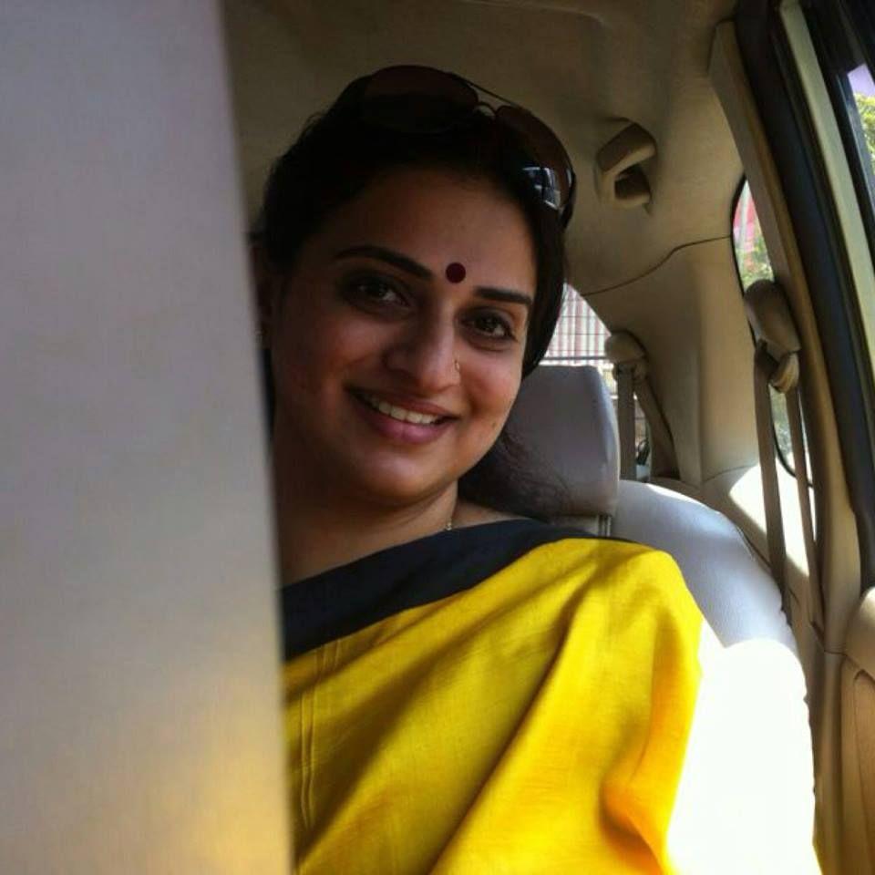 Side Actress Pavithra Lokesh Aunty Photos