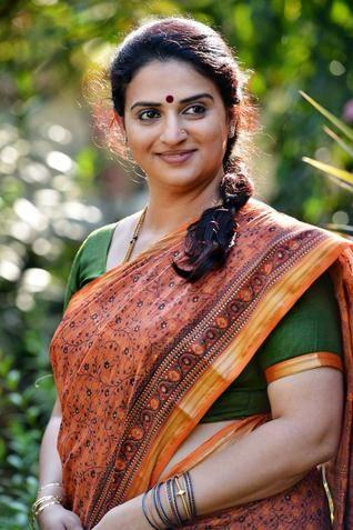 Side Actress Pavithra Lokesh Aunty Photos