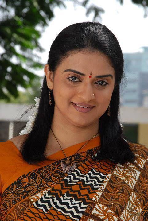 Side Actress Pavithra Lokesh Aunty Photos