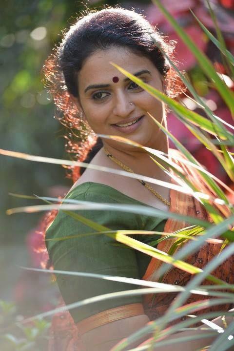 Side Actress Pavithra Lokesh Aunty Photos