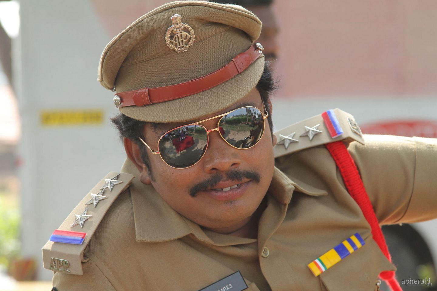 Сингам 1. Сингам 123. Баджирао Сингам. Сингам / Лев (Singham) 2011. Sampoornesh Babu.