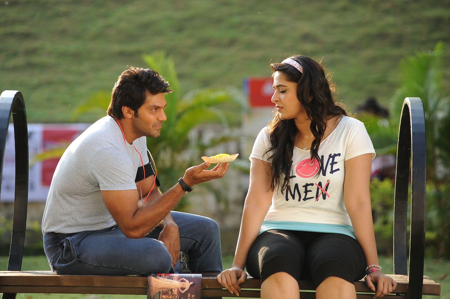 Size Zero Latest New Stills