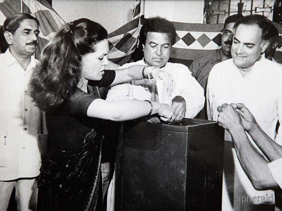 Sonia Gandhi Rare & Unseen Photos