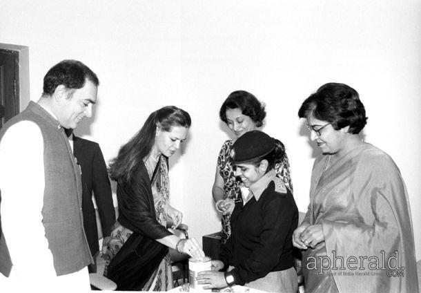 Sonia Gandhi Rare & Unseen Photos