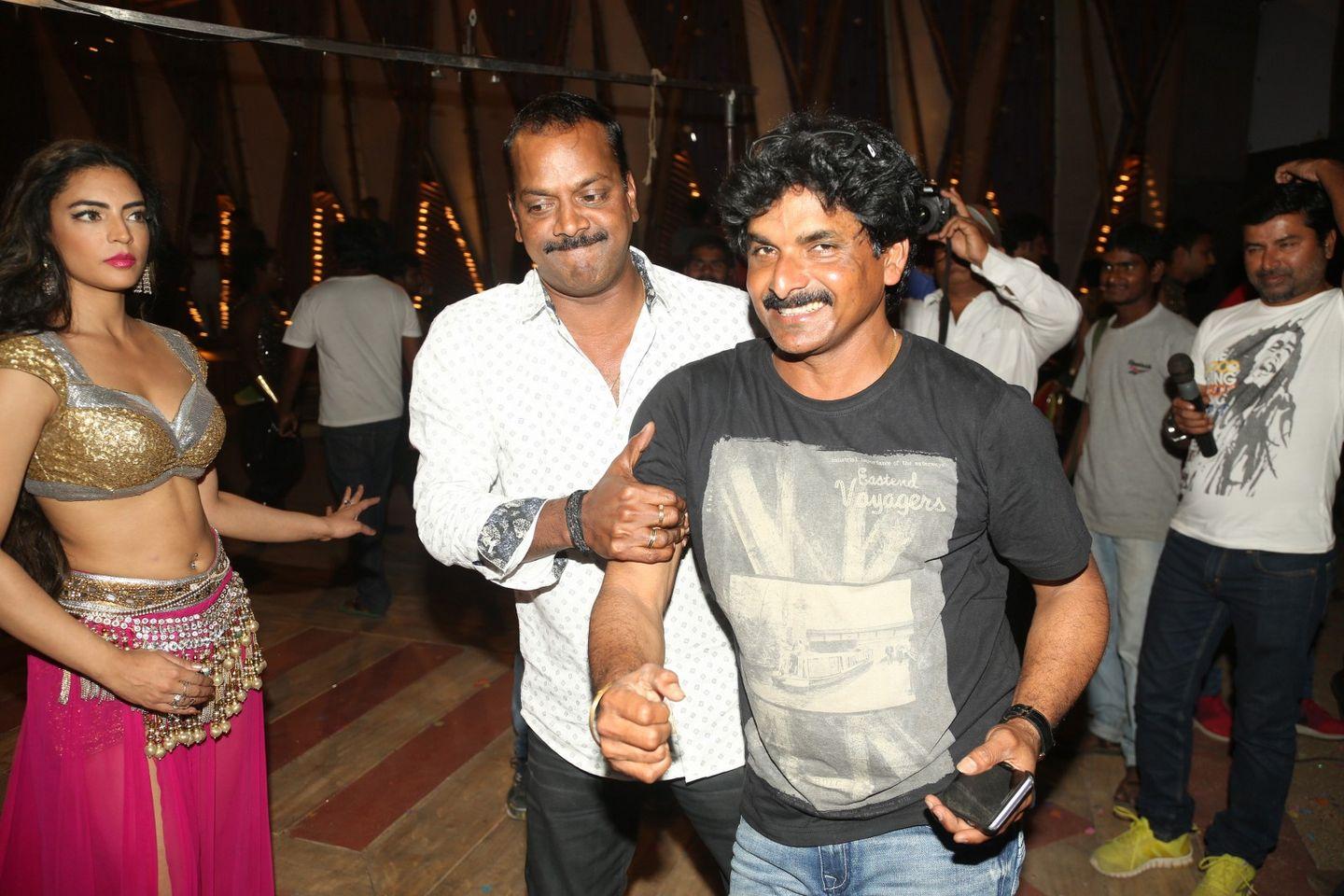 Soukhyam Item Song Working Photos