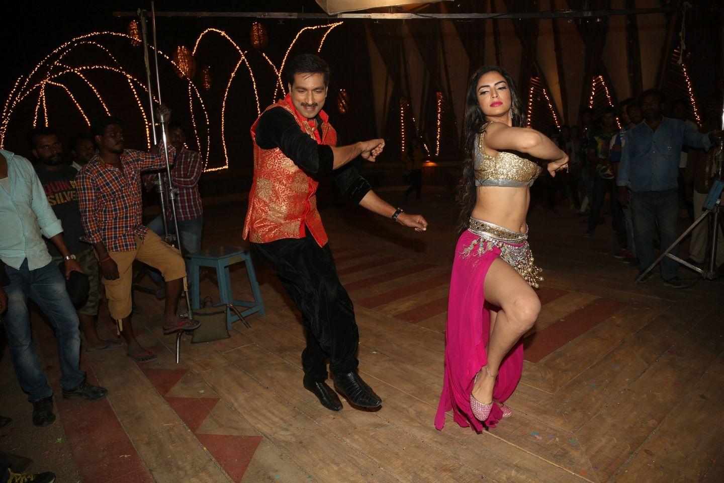 Soukhyam Item Song Working Photos
