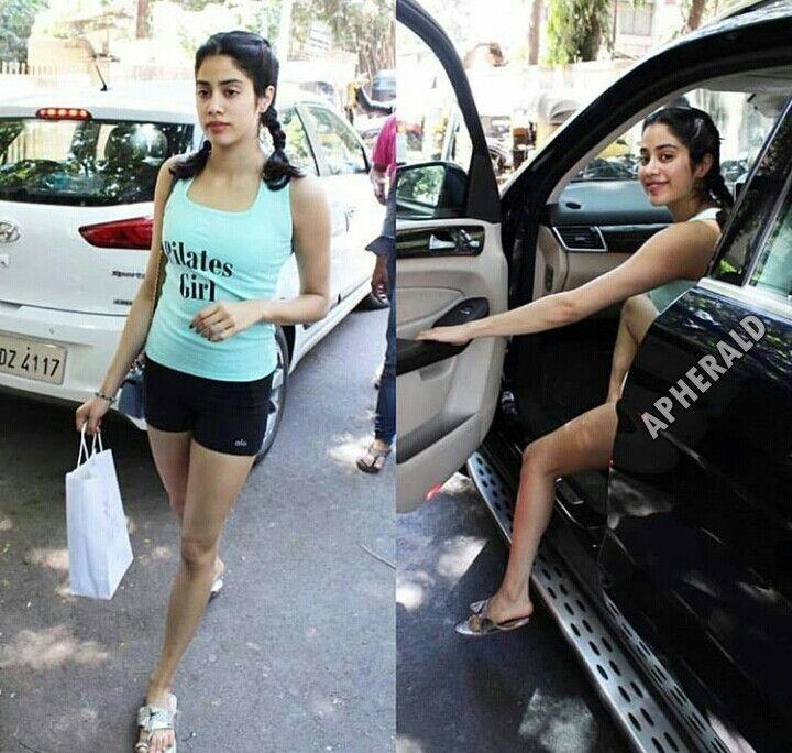 Sridevi's daughters Jhanvi Kapoor HD Pics