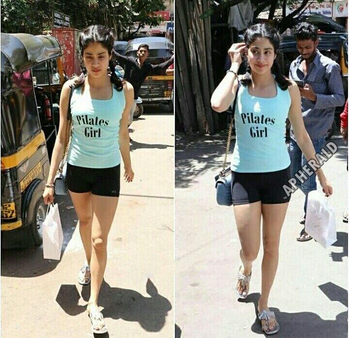 Sridevi's daughters Jhanvi Kapoor HD Pics