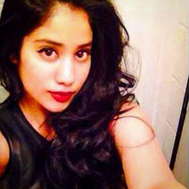 Sridevi’s Daughter Jhanvi Kapoor's PICS goes viral on social media