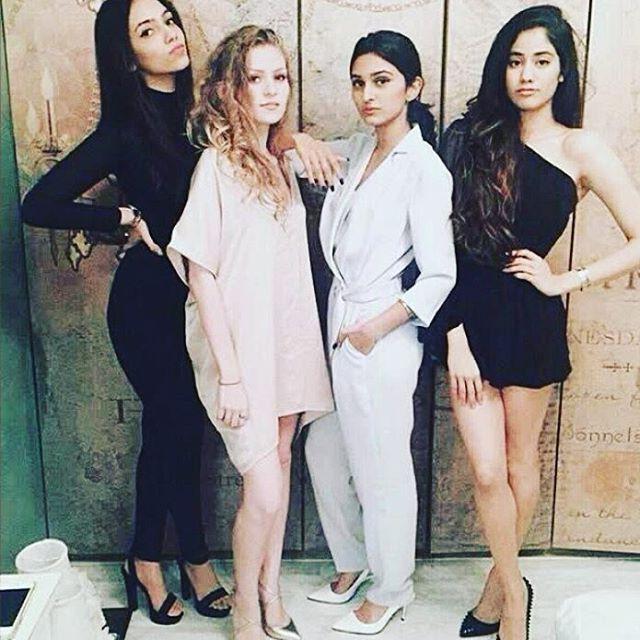 Sridevi’s Daughter Jhanvi Kapoor's PICS goes viral on social media