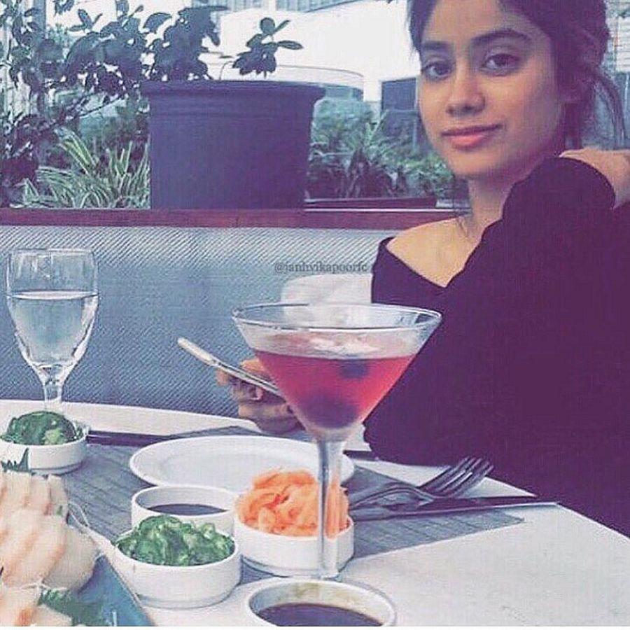 Sridevi’s Daughter Jhanvi Kapoor's PICS goes viral on social media