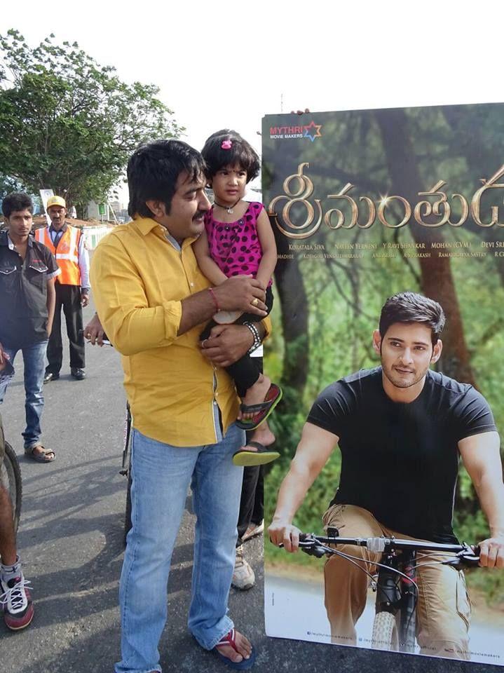 Srimanthudu Fans Hungama Photos