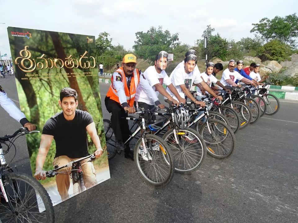 Srimanthudu Fans Hungama Photos