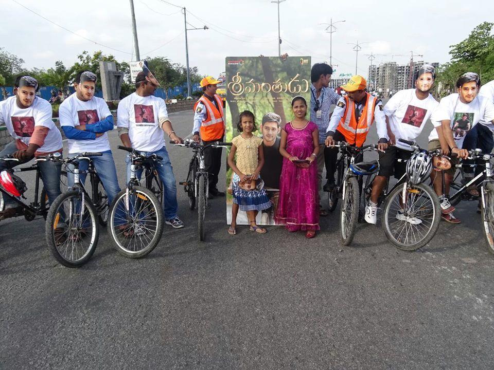 Srimanthudu Fans Hungama Photos