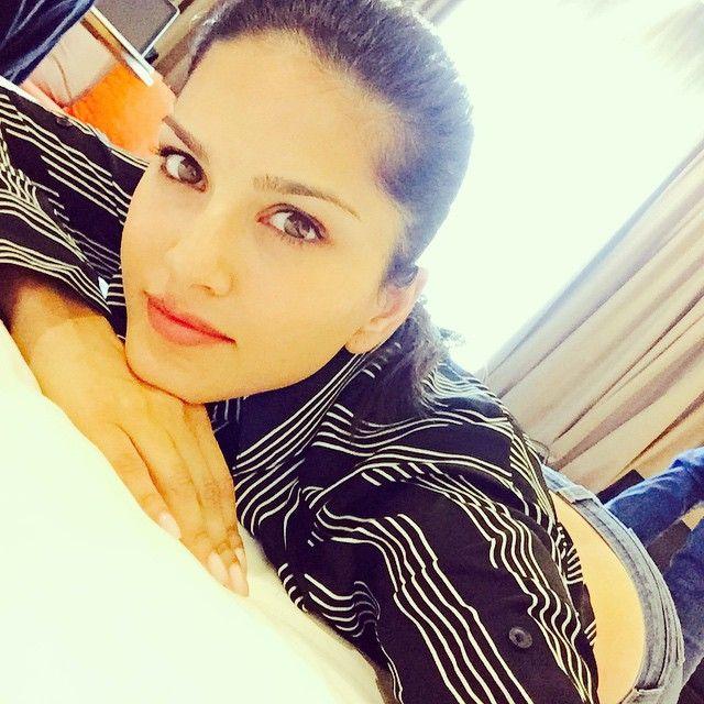 Sunny Leone enjoying Holiday Trip Photos