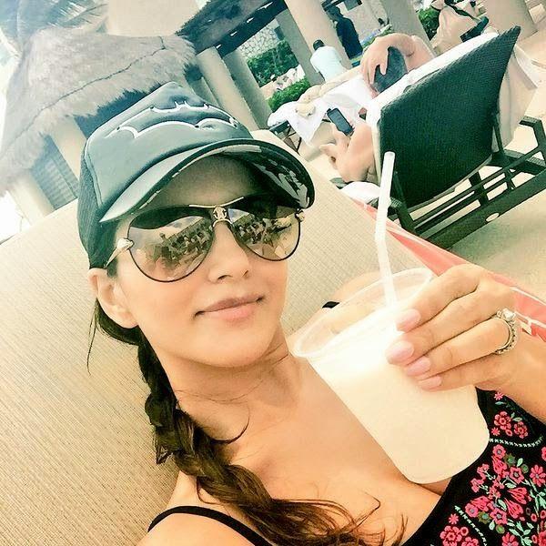 Sunny Leone enjoying Holiday Trip Photos
