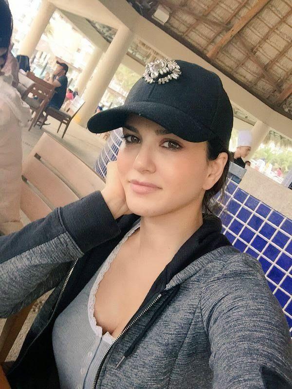 Sunny Leone enjoying Holiday Trip Photos
