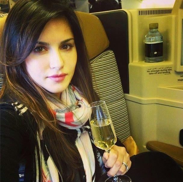 Sunny Leone enjoying Holiday Trip Photos