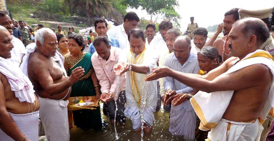 Telangana Pushkaralu 2nd day Photos