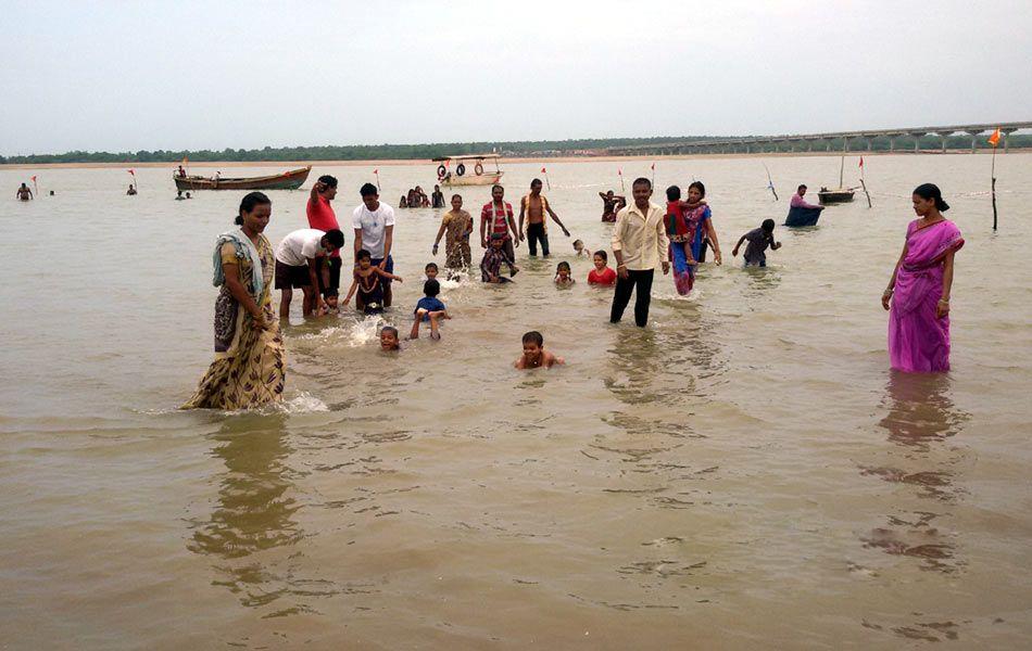 Telangana Pushkaralu 4th day Photos