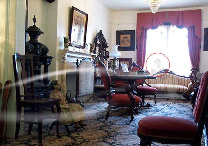 Terrifying Ghost Stills Captured on Cameras