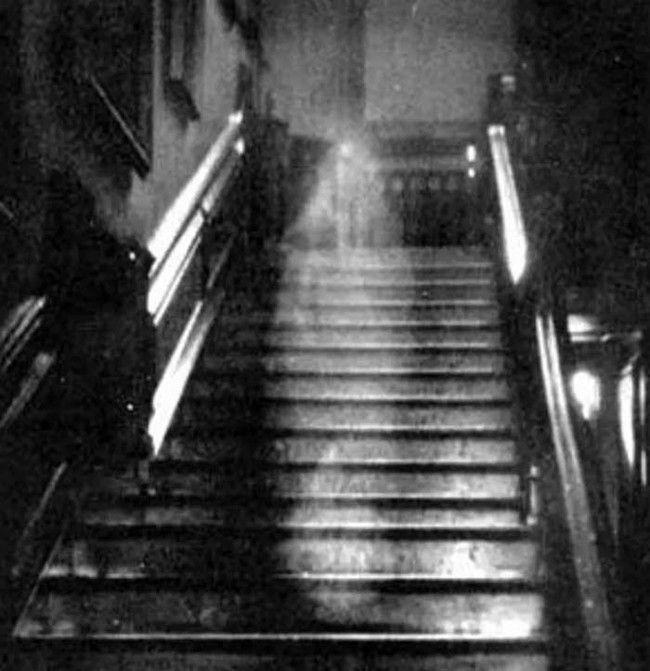 Terrifying Ghost Stills Captured on Cameras