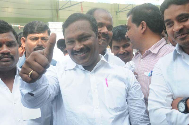 TRS Leaders Celebrates Warangal By Poll Victory Photos