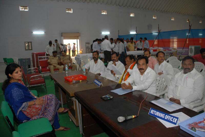 TRS Leaders Celebrates Warangal By Poll Victory Photos