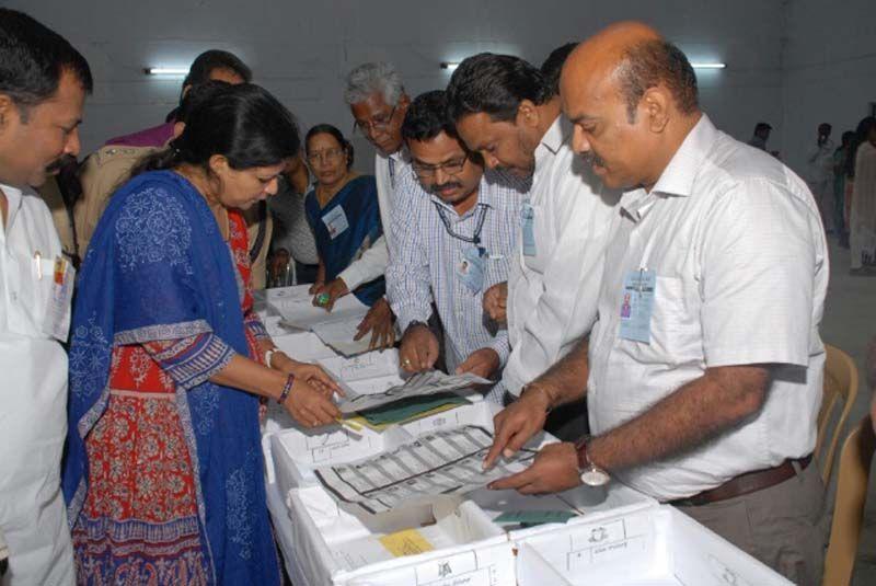 TRS Leaders Celebrates Warangal By Poll Victory Photos