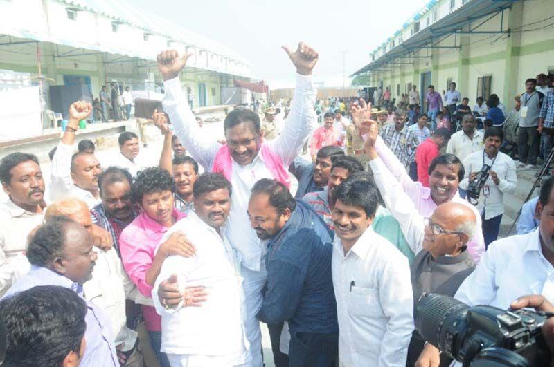 TRS Leaders Celebrates Warangal By Poll Victory Photos