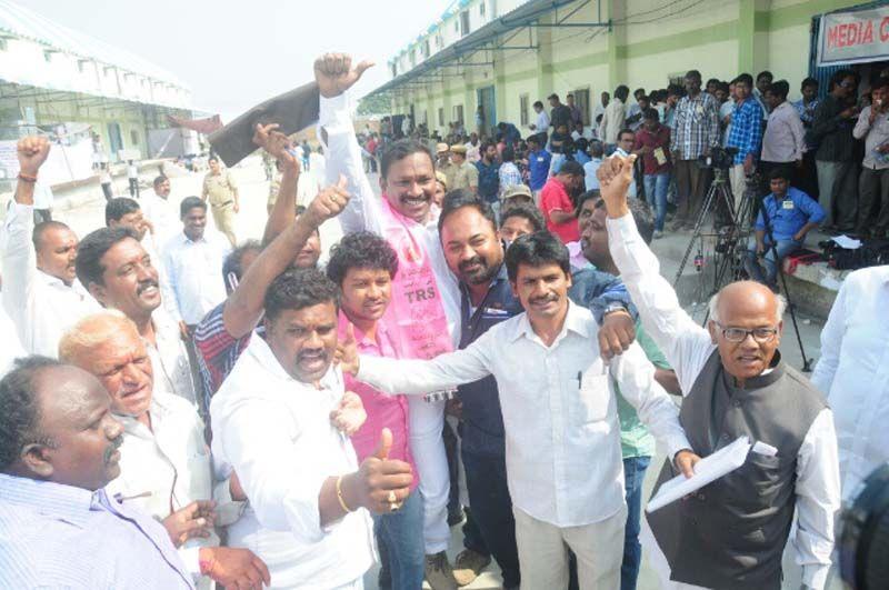 TRS Leaders Celebrates Warangal By Poll Victory Photos