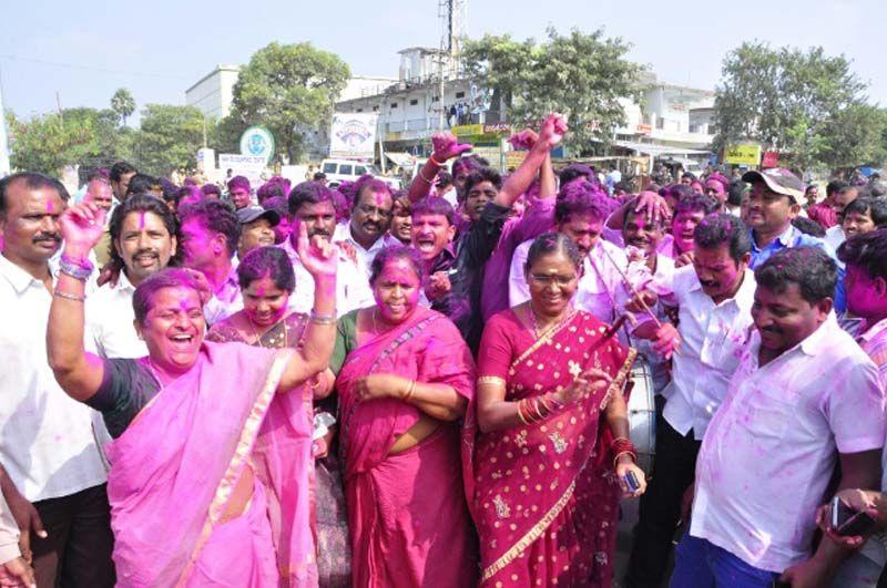 TRS Leaders Celebrates Warangal By Poll Victory Photos