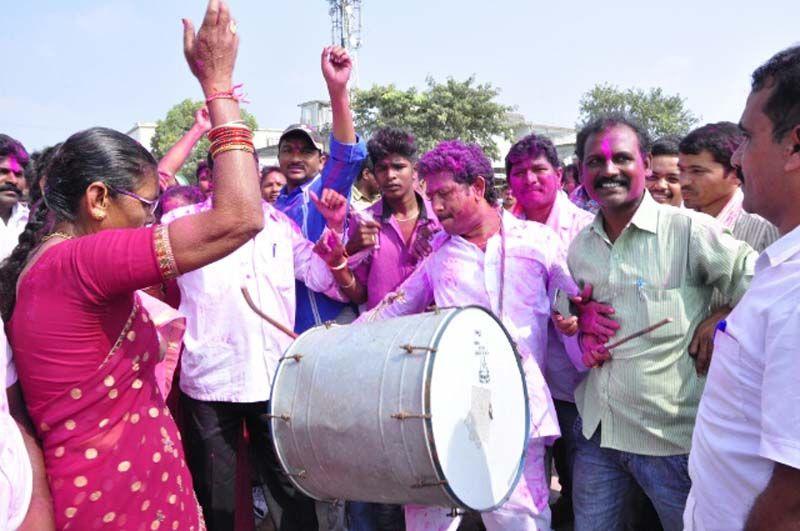 TRS Leaders Celebrates Warangal By Poll Victory Photos