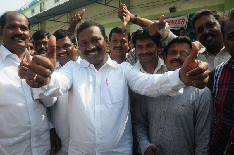 TRS Leaders Celebrates Warangal By Poll Victory Photos
