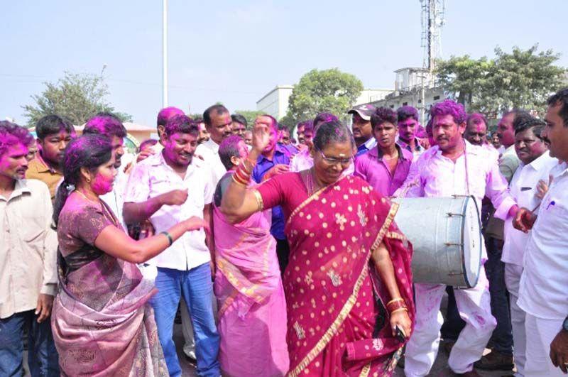 TRS Leaders Celebrates Warangal By Poll Victory Photos