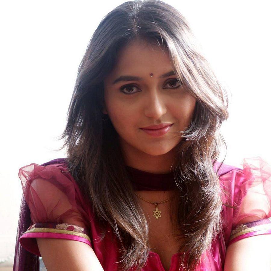 Tv Anchor Sarayu Rare & UNseen Photos