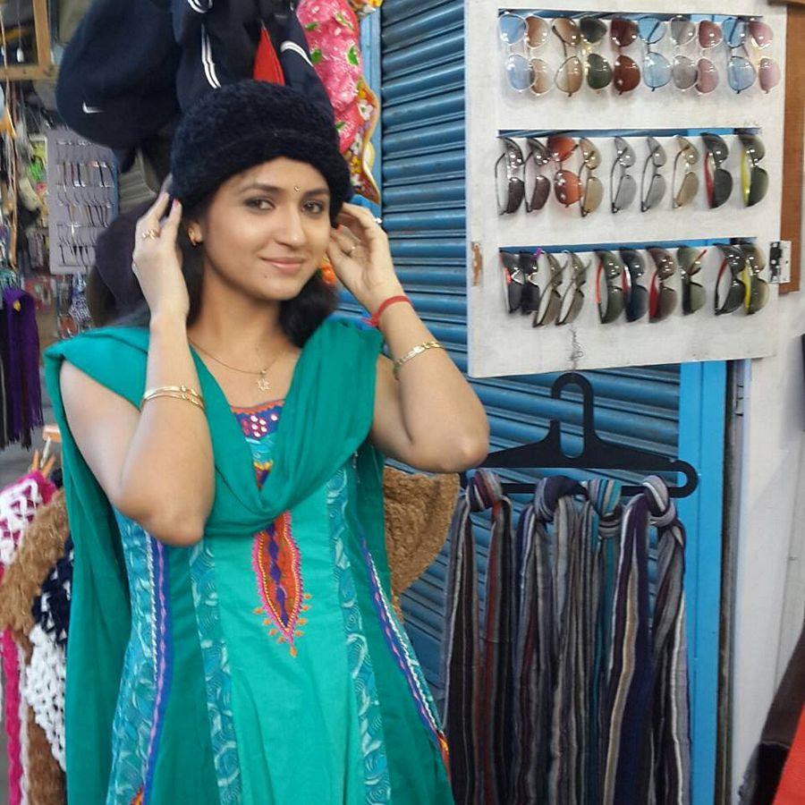 Tv Anchor Sarayu Rare & UNseen Photos