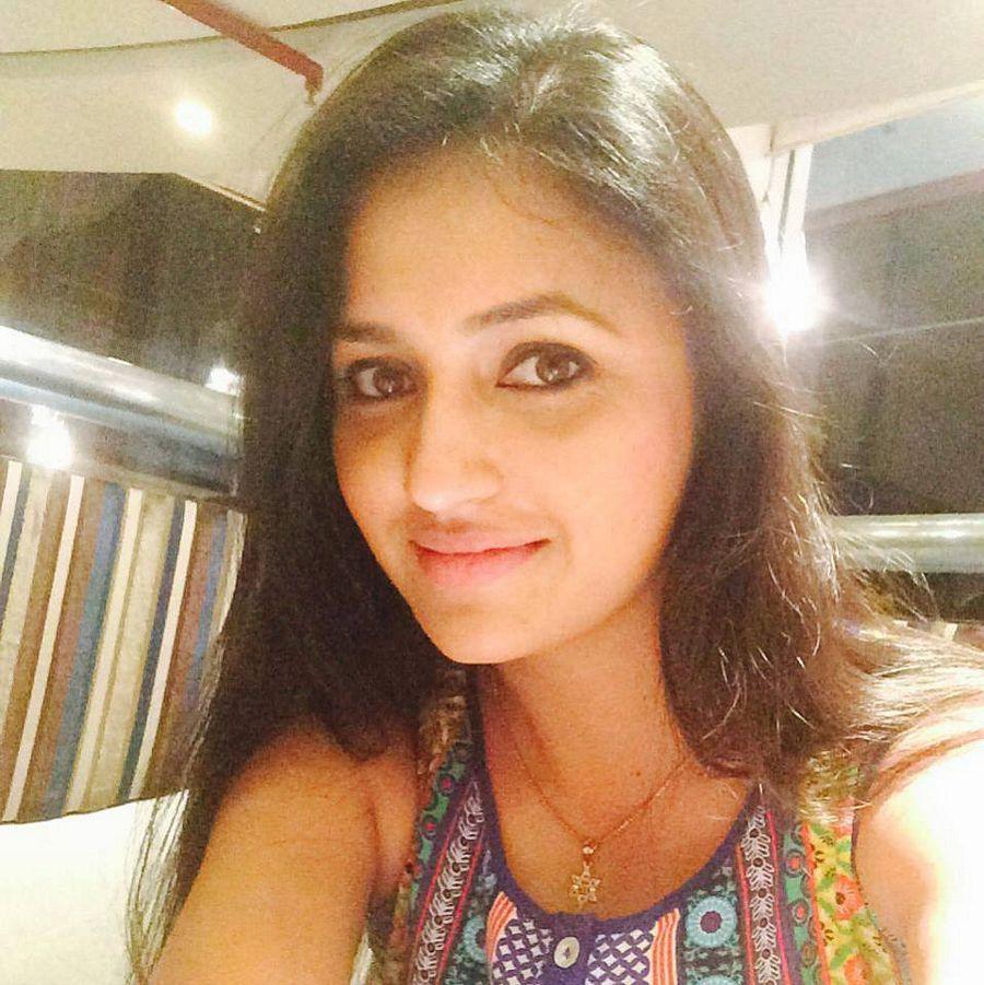Tv Anchor Sarayu Rare & UNseen Photos