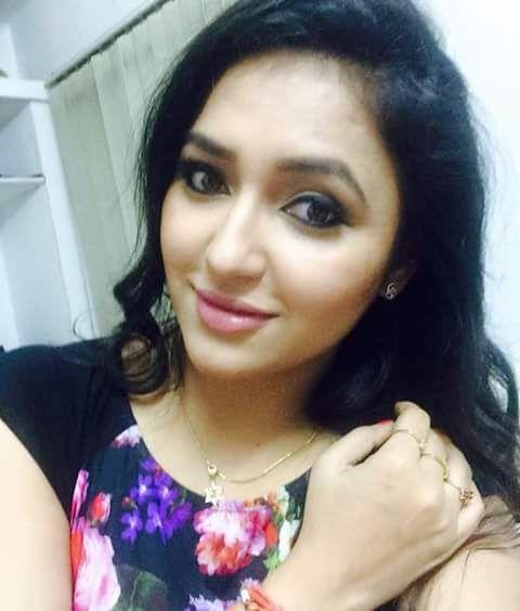 Tv Anchor Sarayu Rare & UNseen Photos