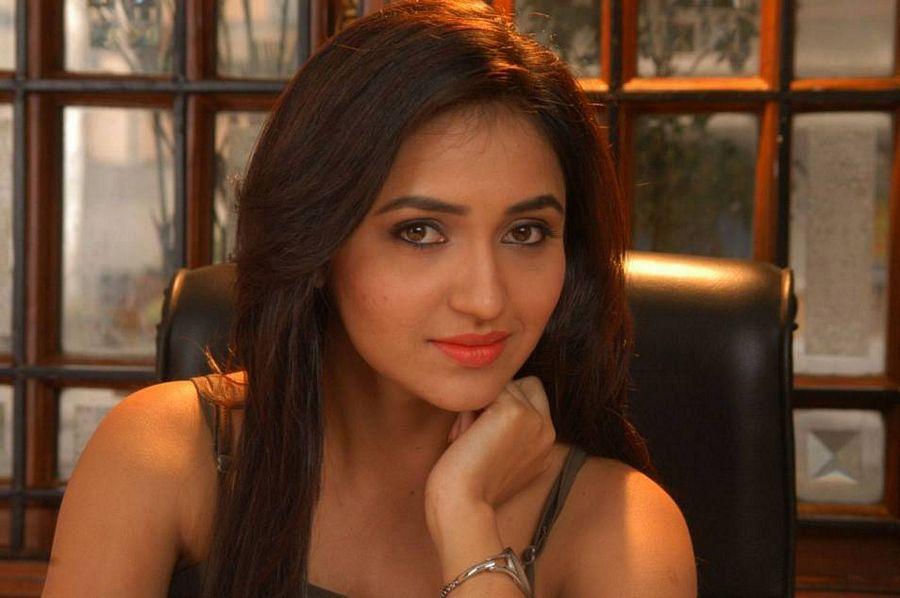 Tv Anchor Sarayu Rare & UNseen Photos