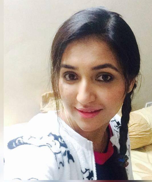 Tv Anchor Sarayu Rare & UNseen Photos
