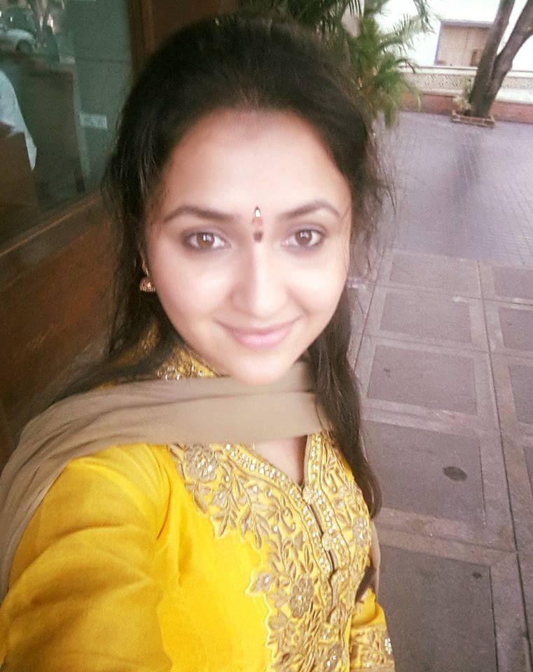 Tv Anchor Sarayu Rare & UNseen Photos