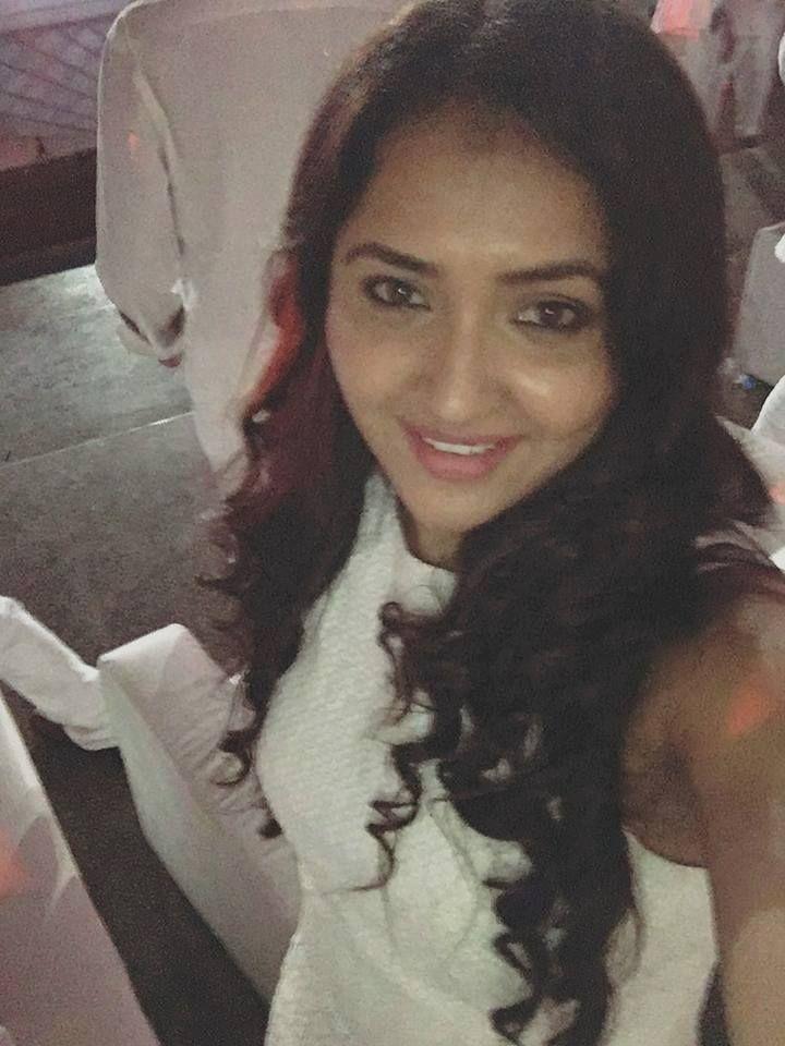 Tv Anchor Sarayu Rare & UNseen Photos